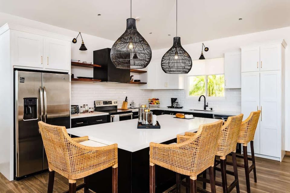 Spacious kitchen area, oversized island with seating