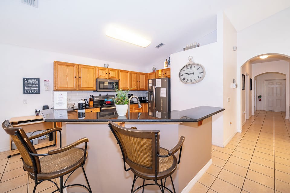 Bar & Kitchen