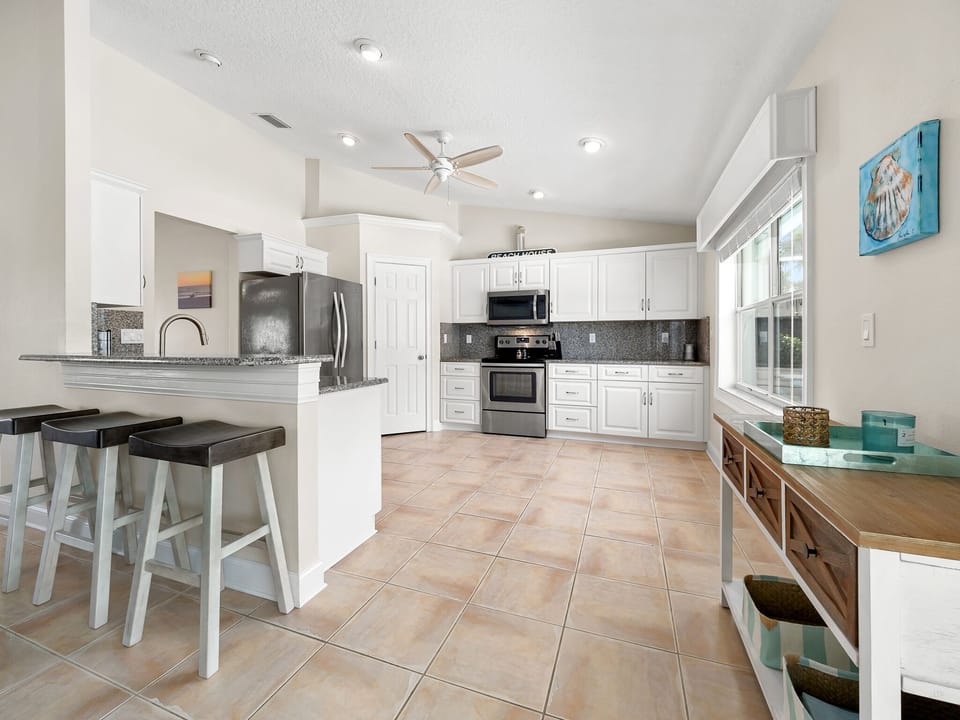 Fully Equipped Kitchen with Stainless Steel Appliances