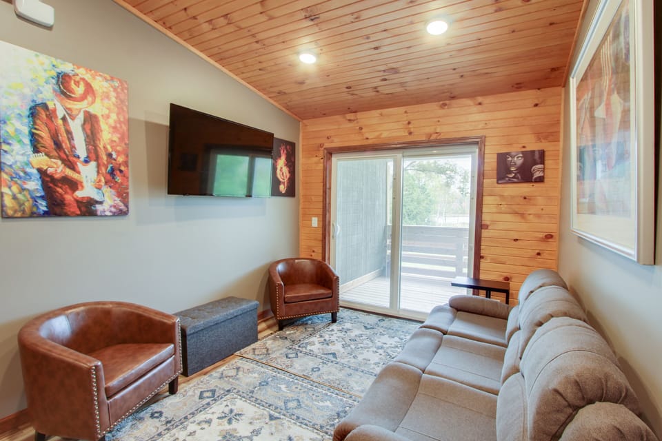 55 INCH SMART TV
80+Mbps  WIFI   Included