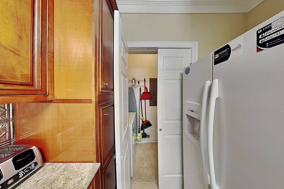Kitchen - Laundry Closet