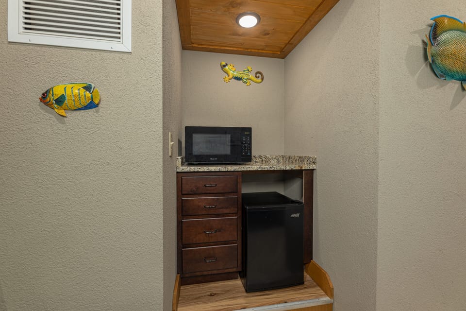 Pool room dry bar.
