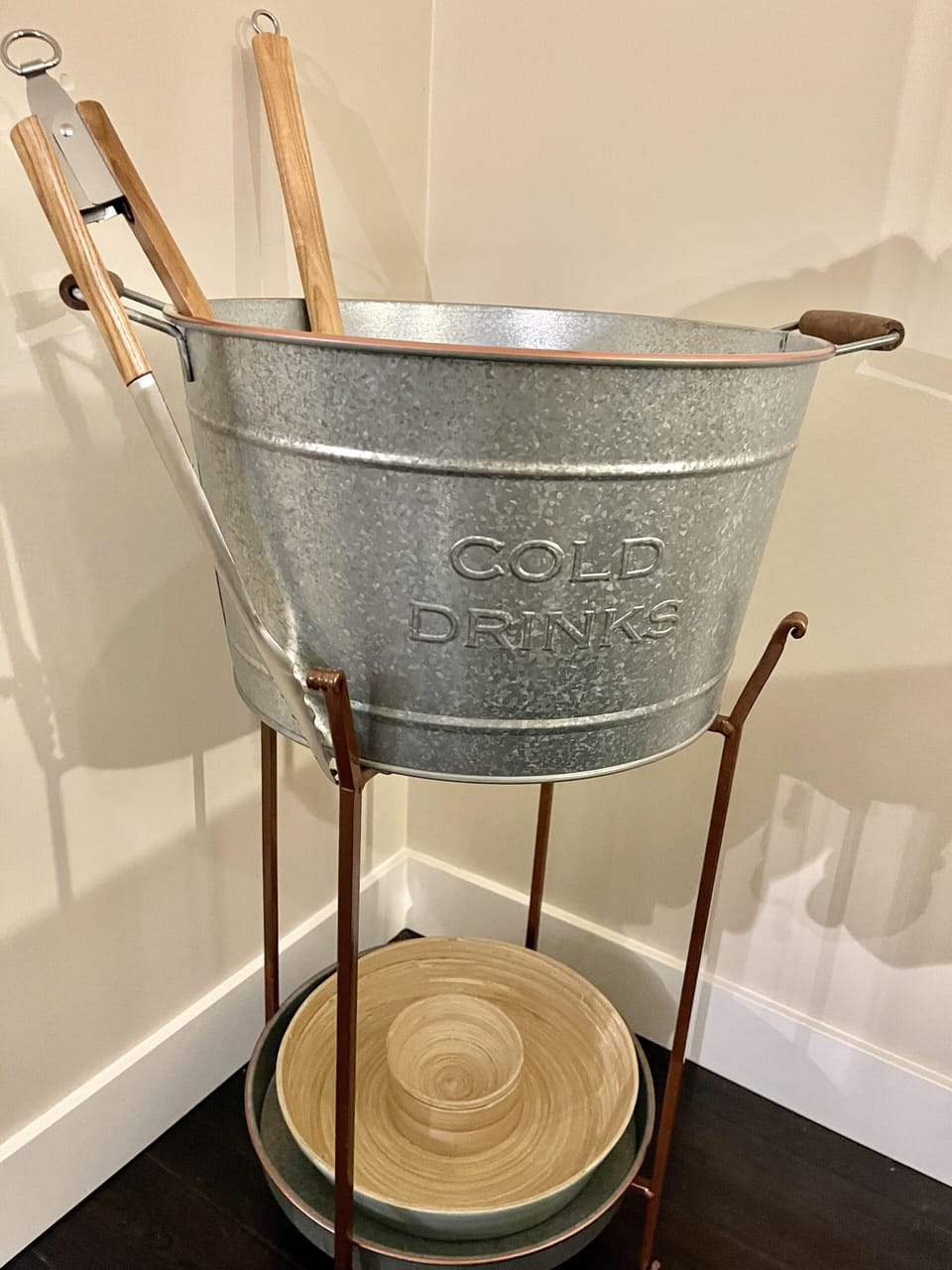 Just add ice to keep your beverages cold. 