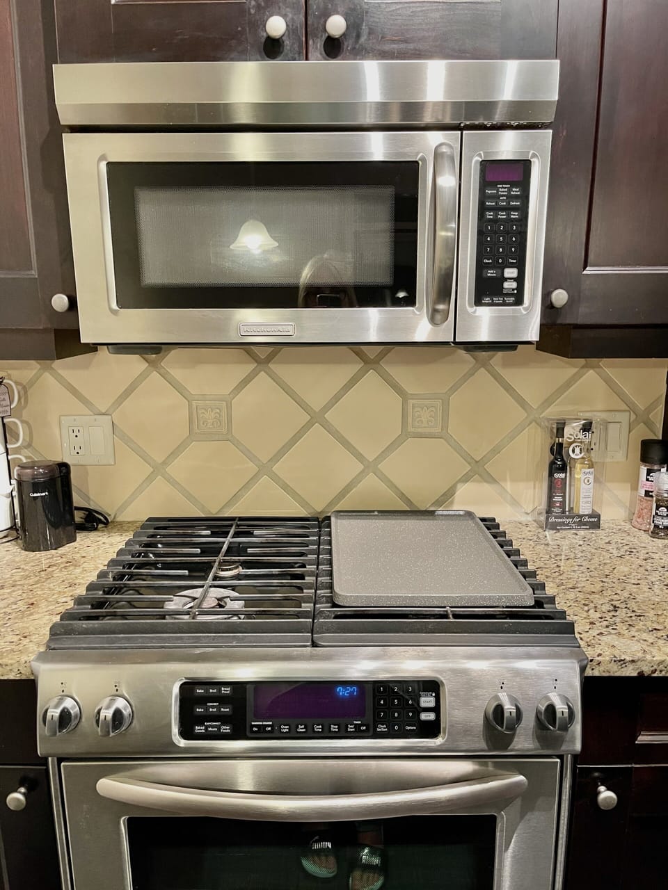 Gas stove with portable griddle top great for cooking multi eggs, pancakes etc. 