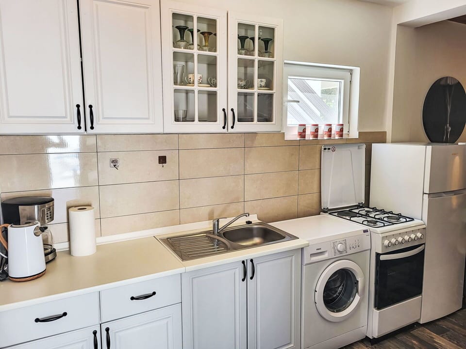 Laundry Room, Cabinetry, Property, Countertop, Kitchen Sink, Sink, Kitchen Stove, Kitchen, Kitchen Appliance, Home Appliance