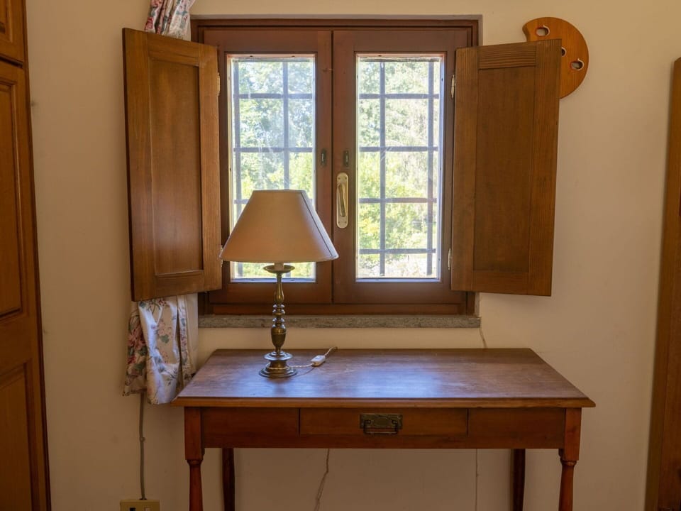 Property, Table, Window, Building, Wood, Interior Design, Cabinetry, Shade, Floor, Wall