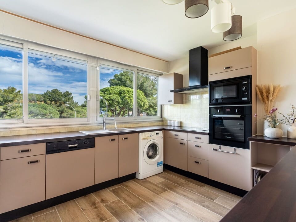 Cabinetry, Countertop, Kitchen Sink, Tap, Houseplant, Kitchen Appliance, Kitchen Stove, Wood, Kitchen, Lighting