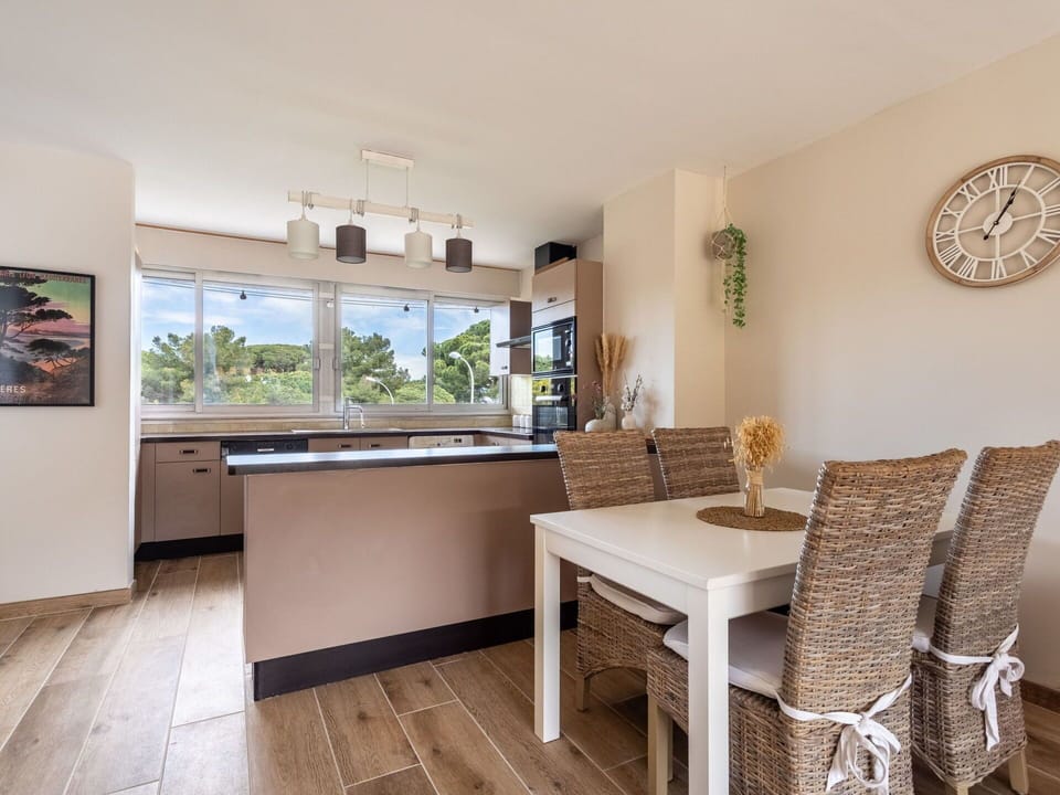 Table, Furniture, Property, Plant, Building, Wood, Houseplant, Chair, Countertop, Floor