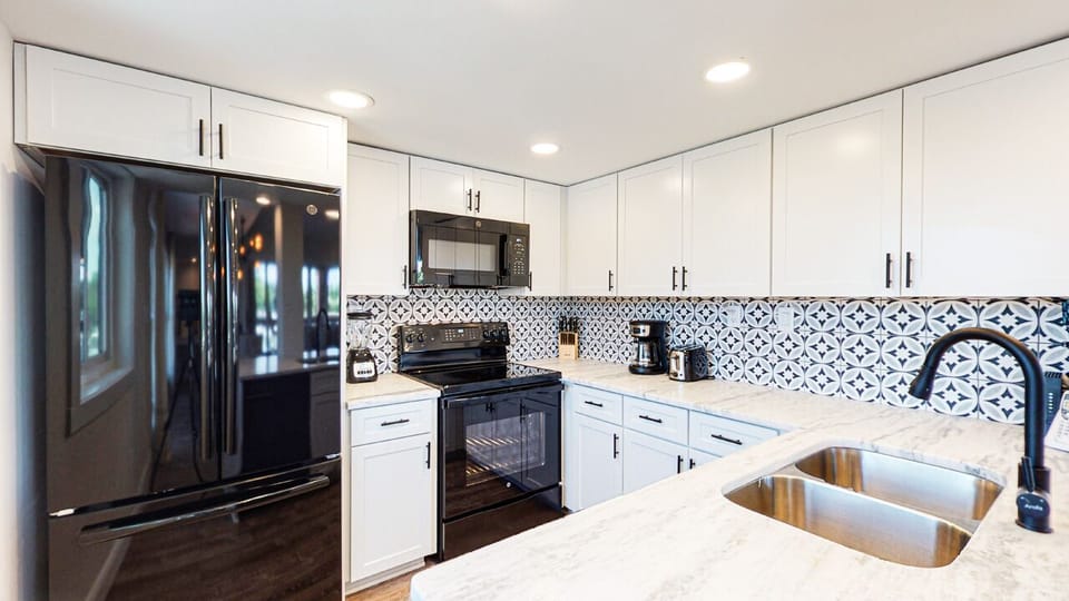 Fully Renovated Kitchen