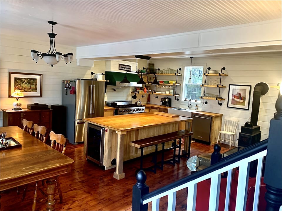 Large view of the kitchen