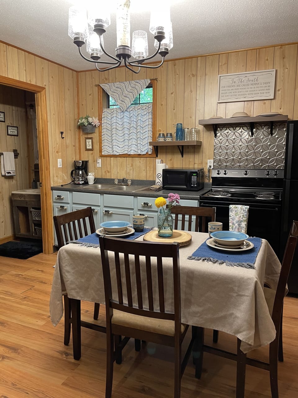 Kitchen/dining area