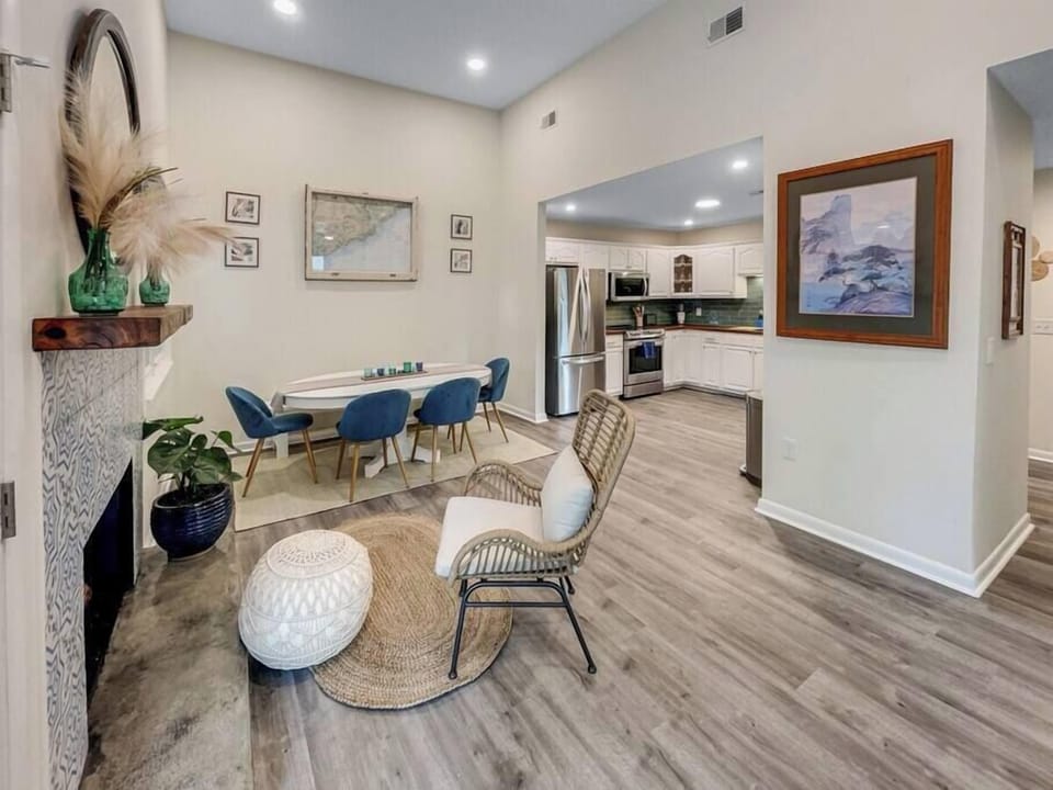 Dining room opening up to kitchen.