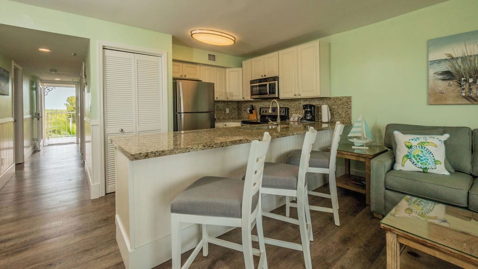 Breakfast Bar & Kitchen