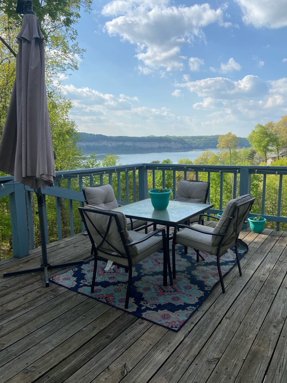 Outdoor dining area. 