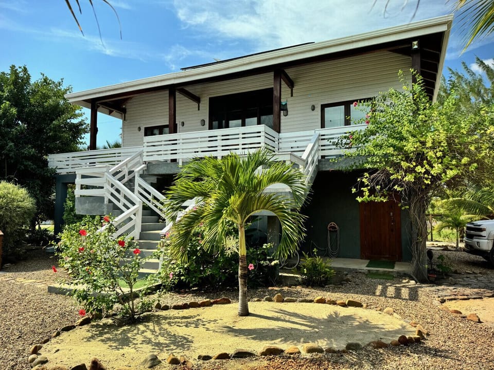 Casa Front