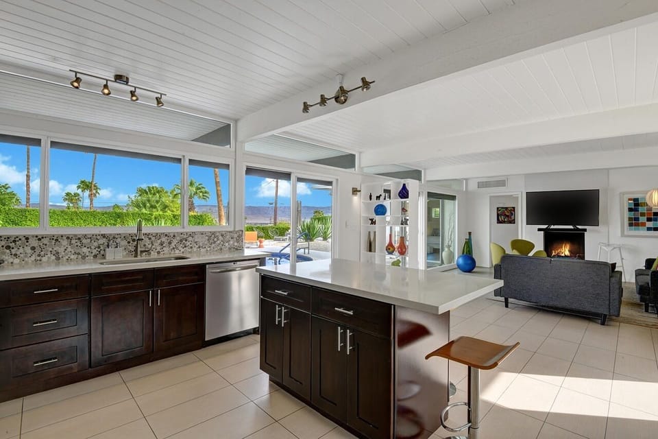 The open floor plan has northerly views of Coachella Valley and Joshua Tree.