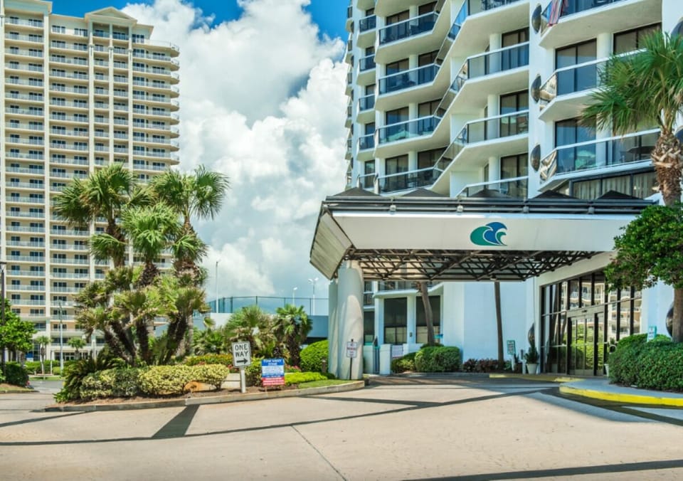 Handicap friendly Resort Entrance