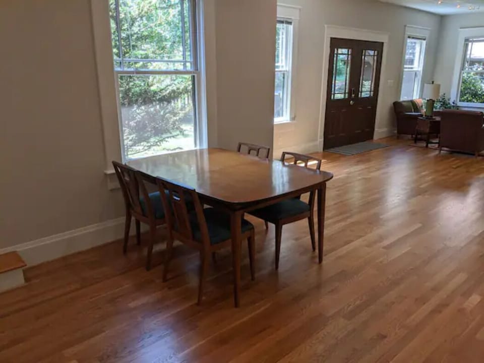 Dining/Work Area