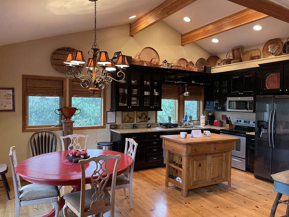 Dining & Kitchen