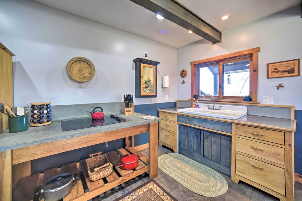 Well-Equipped Kitchen | Drip Coffee Maker | Toaster | Crock-Pot