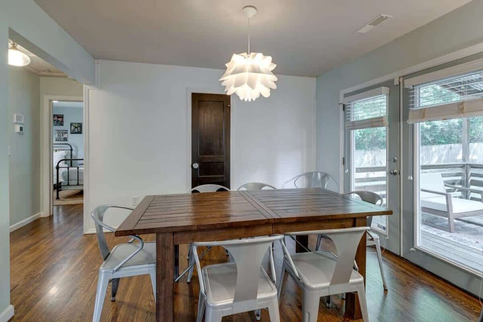  Whether it’s dinner, cards, or cocktails, this table brings everyone together.