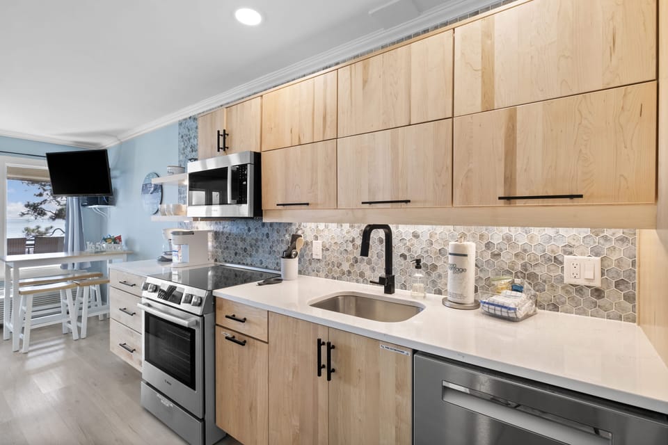 Completely new kitchen 2024 with new dishes and small appliances.
