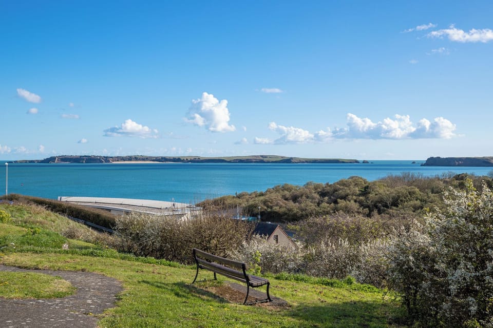 Luxury Apartment, Sea Views, Pet Friendly