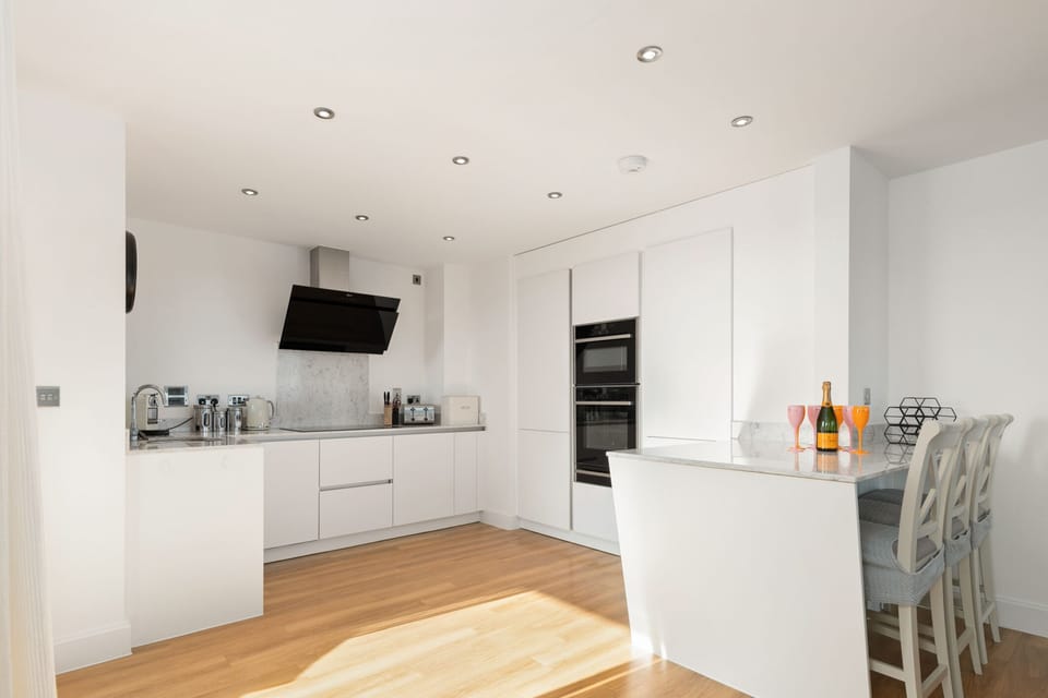 Luxury Apartment, Sea Views, Pet Friendly
