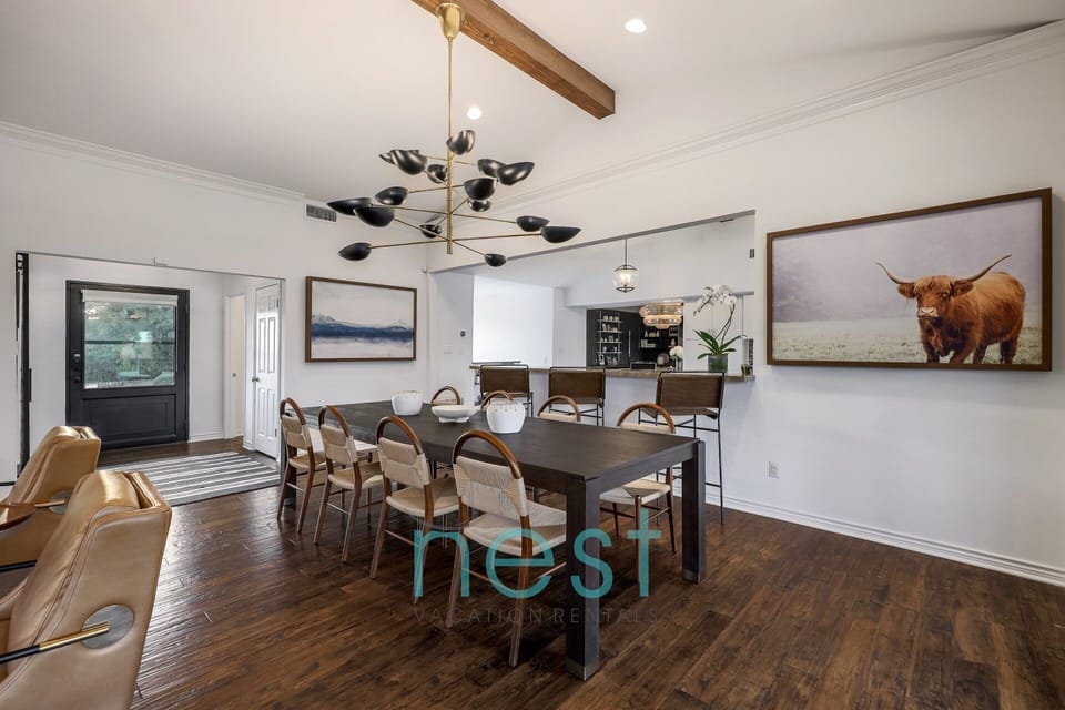 DINING ROOM | Seating for 8ppl here and another 4ppl at the breakfast table & 3 ppl at the bar behind the dining table