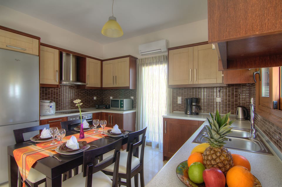 Another aspect of the kitchen.