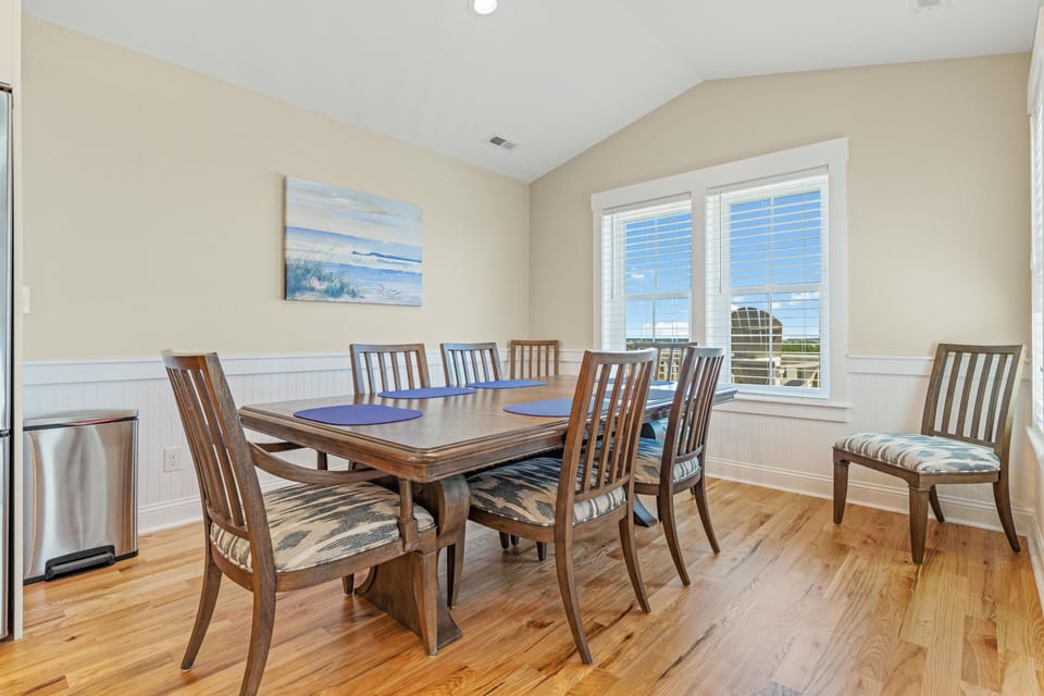 Dining Area - Top Level