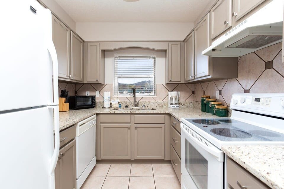 Awesome Kitchen Complete With Granite Countertops!