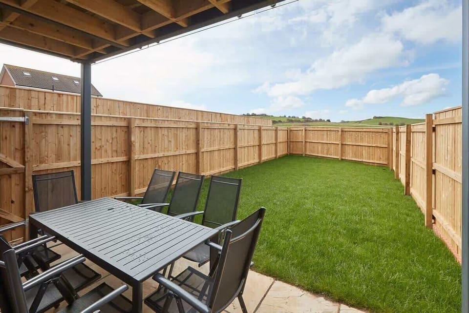 Highfield House, Whitby - Host & Stay