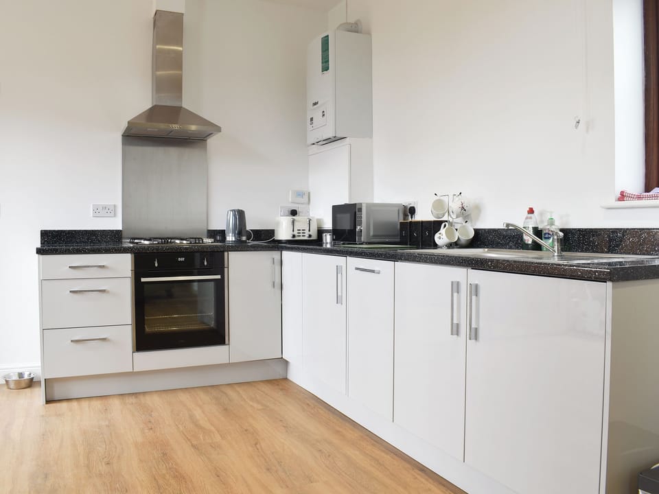 Kitchen area | Roe Cottage - White Hart Cottages, Hadleigh