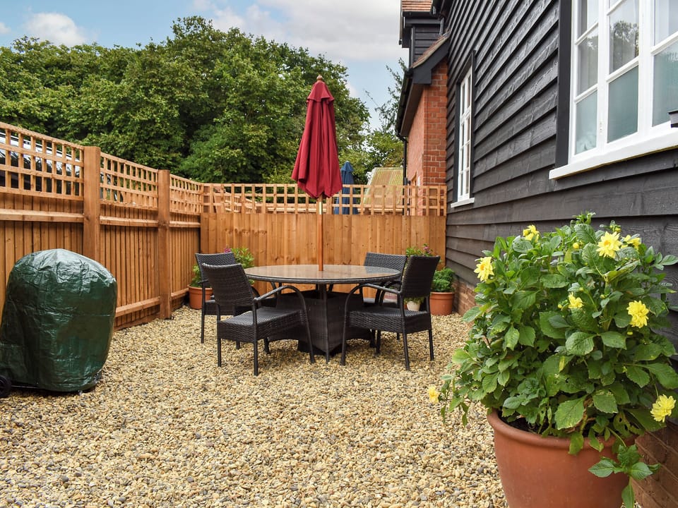 Garden | Fallow Cottage - White Hart Cottages, Hadleigh