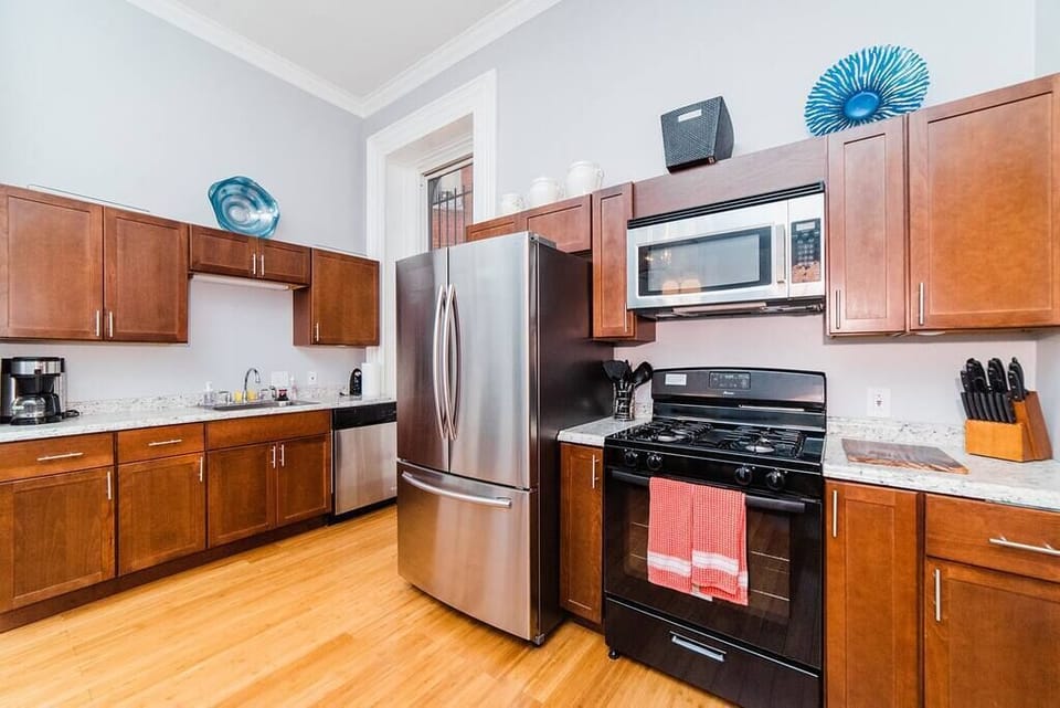 Kitchen- fully stocked