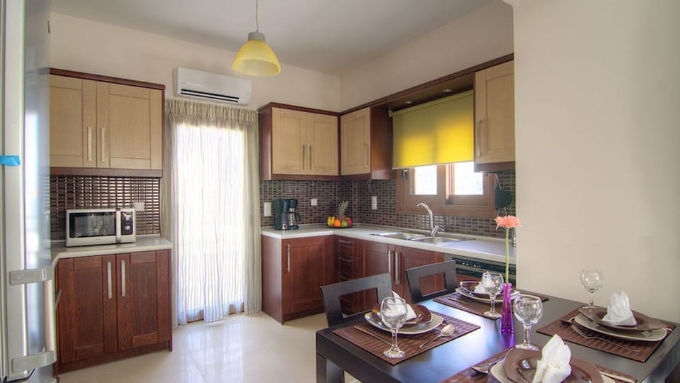 The kitchen is totally functional and fully equipped.