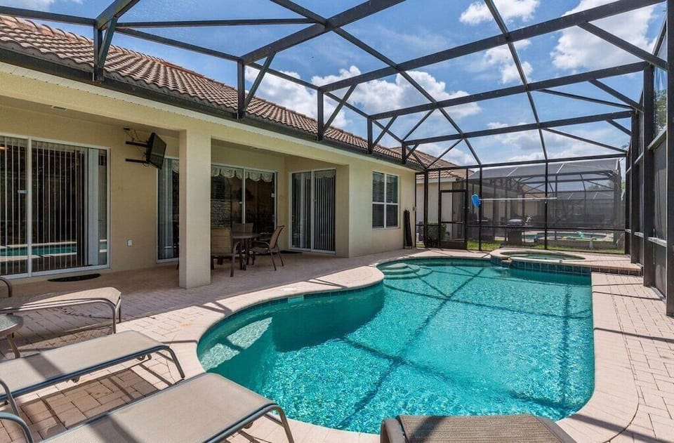 Pool area with Loungers