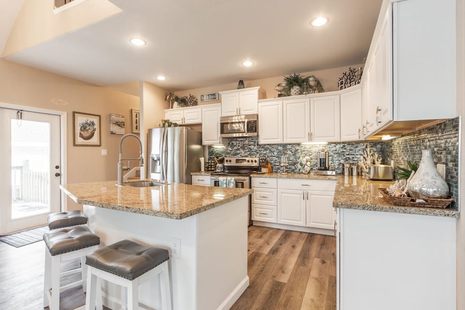 Open kitchen with island 