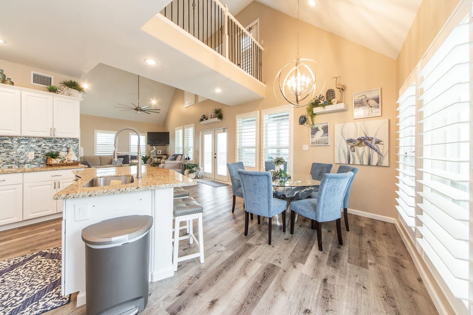 Open breakfast room with windows overlooking the ocean! 
