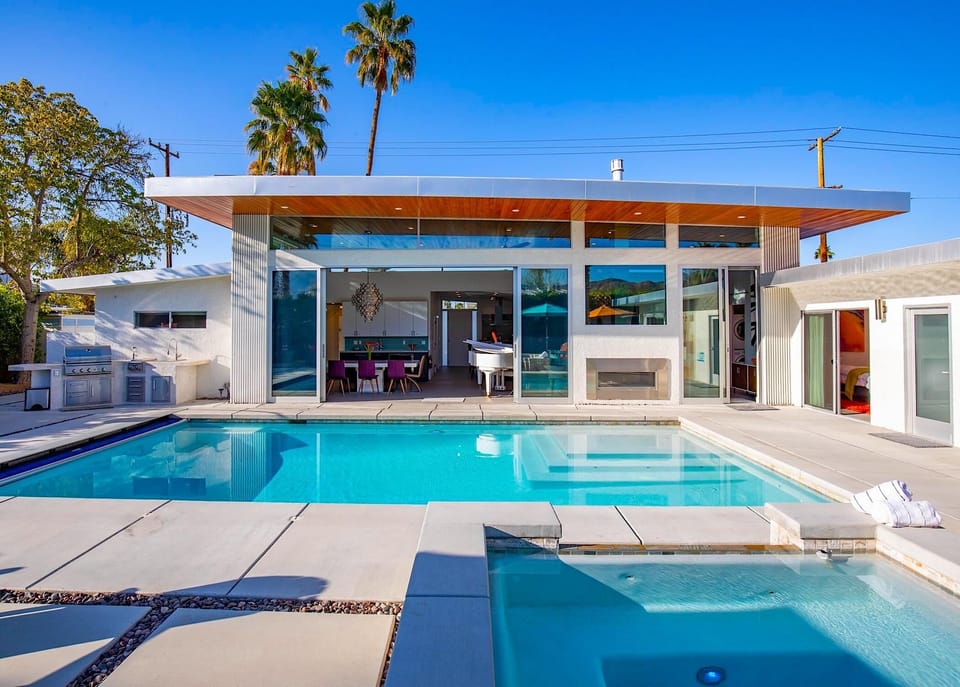 Dramatic pool setting