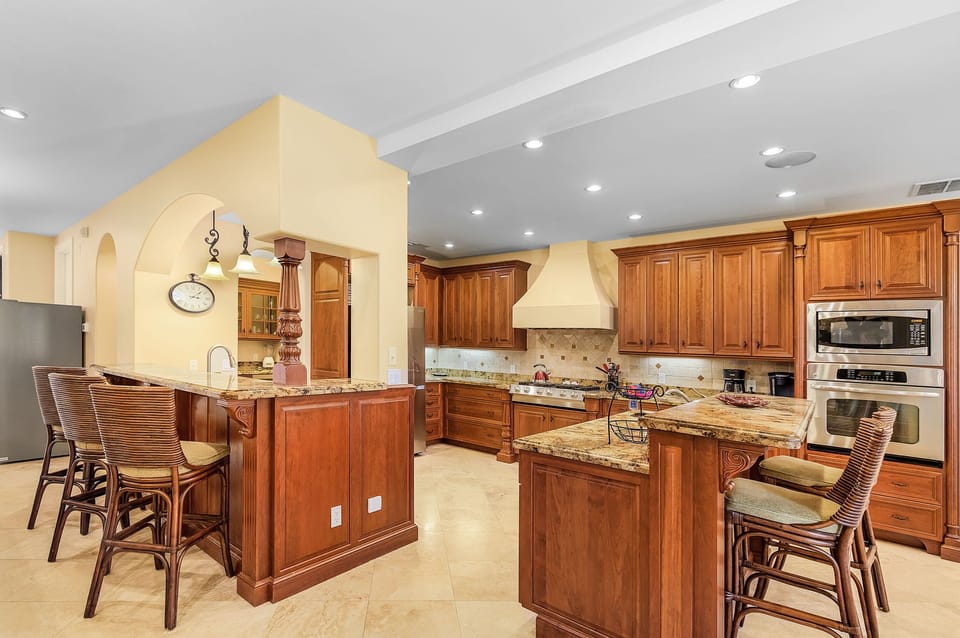 Fully Equipped Chef's Kitchen