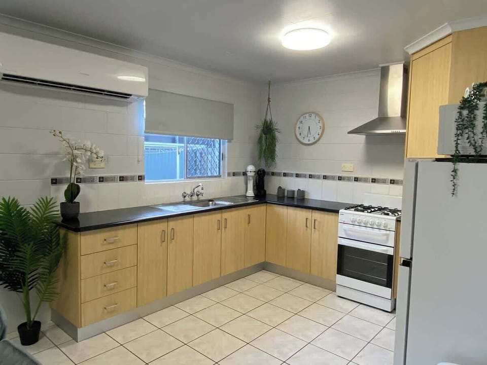 A full kitchen with cooktop, oven, microwave, a generous fridge and a coffee machine ready to go. Everything you need to eat well and feel at home, not like you are living out of takeaway containers.