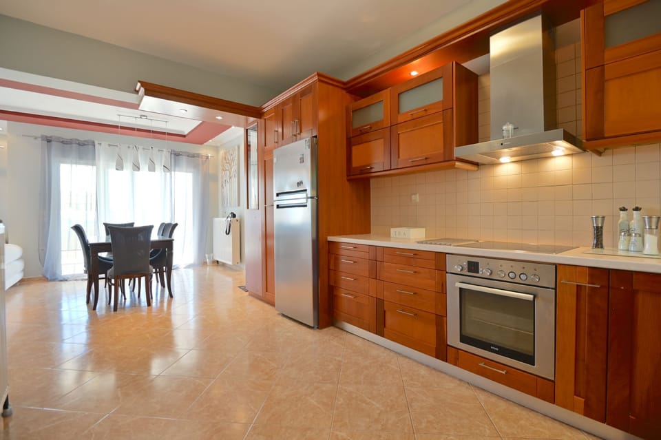 The kitchen and dining area