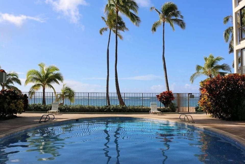 Private pool for residents only. Must make a reservation. 