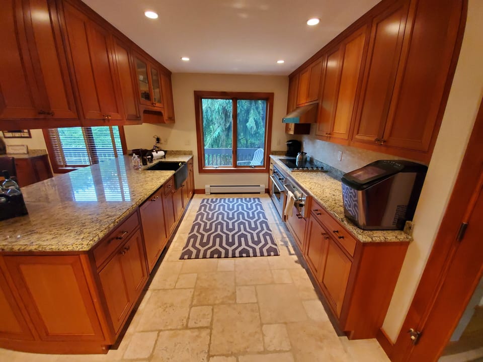 Kitchen, with Viking appliances 