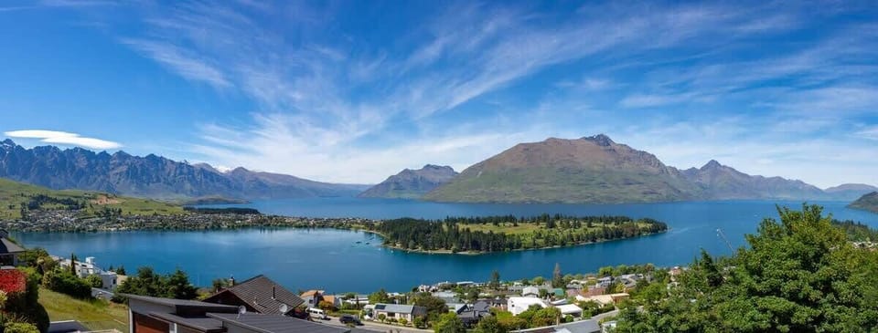 Relax and Dine Outdoors
Step out onto the balcony, offering a dining area, seating, and a BBQ. With breathtaking views of the lake and mountains, it’s the perfect place to relax, entertain, and enjoy the beauty of Queenstown.