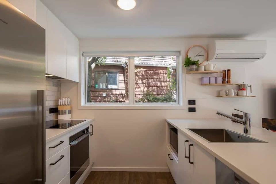 This well-equipped kitchen features modern appliances, plenty of counter space, and all the essentials needed to prepare meals. Whether you're cooking a gourmet dinner or a quick snack, it’s designed for convenience and style.