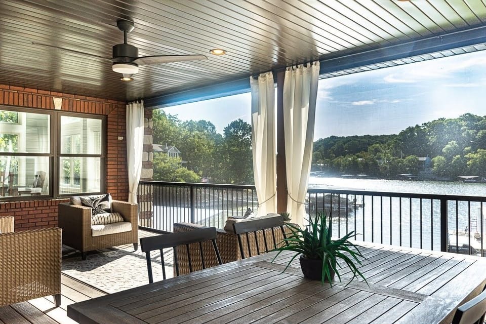 Upstairs Screened in Porch - 6 seats at table