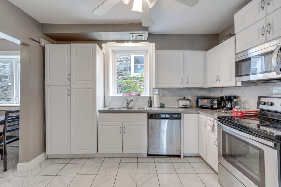 Kitchen | Refrigerator | Dining Table